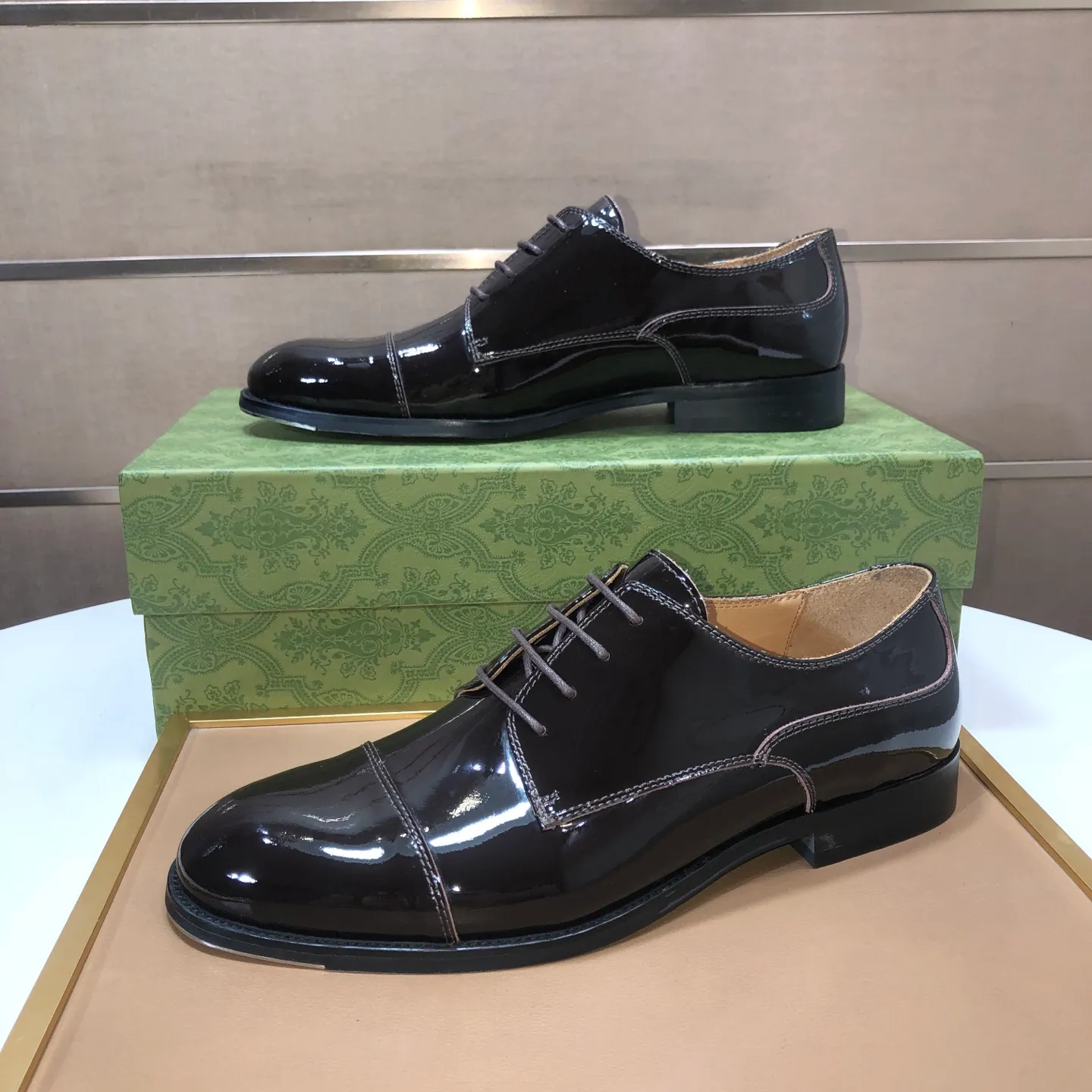 Men's shoes 💰660💰 Brand: GUCCI (Gucci) Standard code: Men's size 38/44 (45/46 can be customized) Grade: Same as the official website Original quality Material: Original cowhide Water-dyed cowhide lining Original rubber outsole Style category: Men's fashionable casual leather shoes Distinguished big-name luxury elements top luxury Color: Actual picture